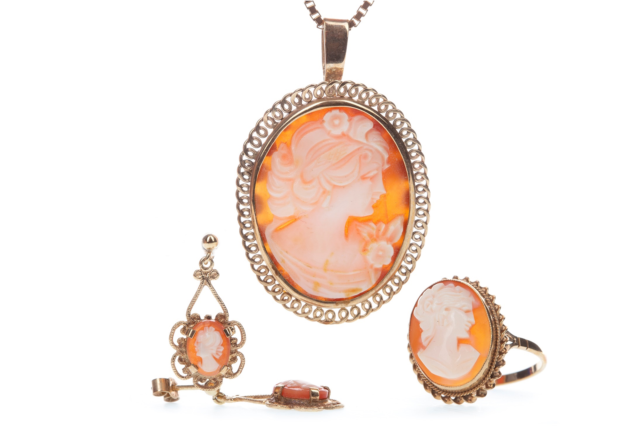 A CAMEO NECKLACE, RING AND PAIR OF EARRINGS