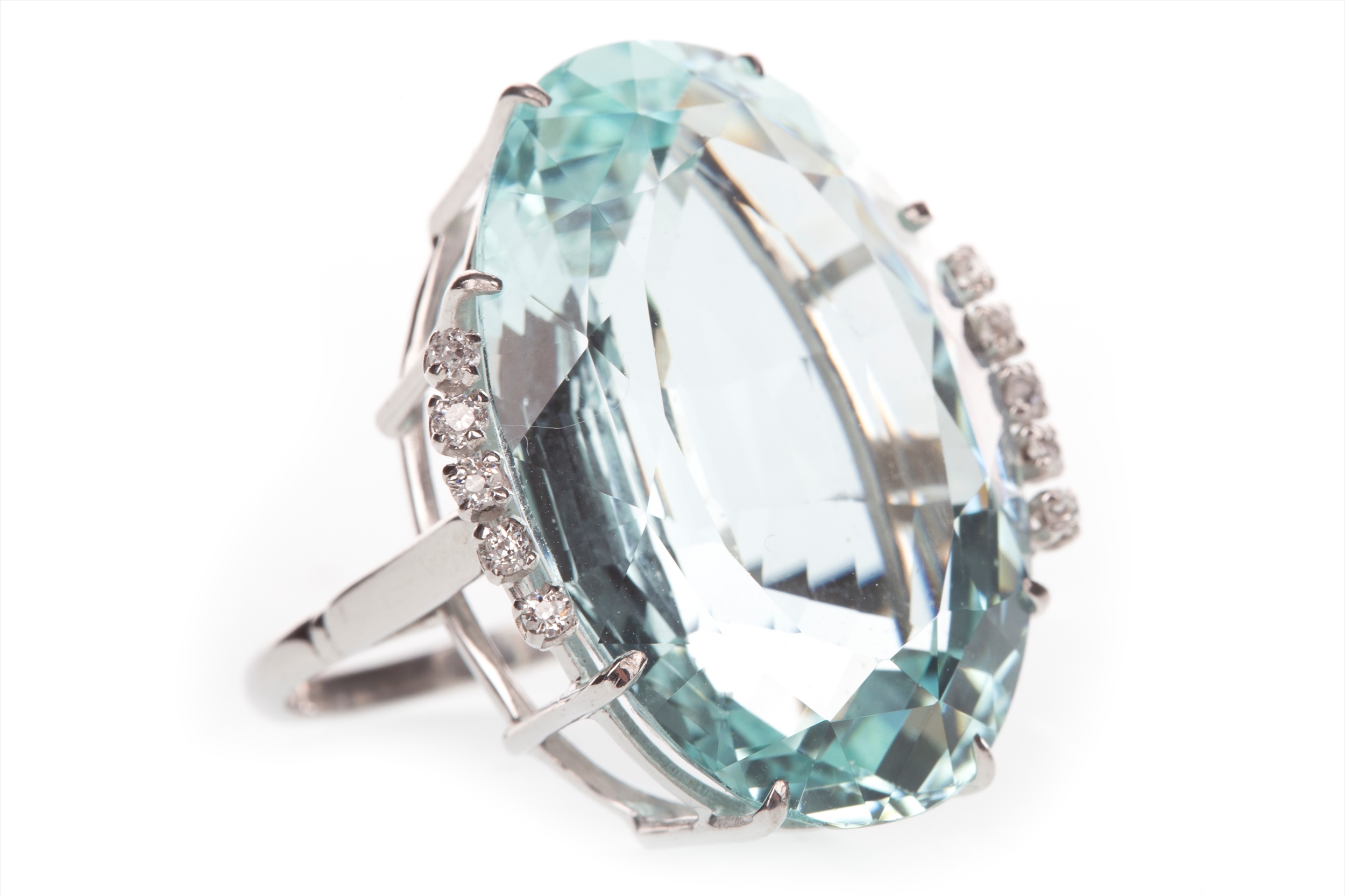 AN IMPRESSIVE AQUAMARINE AND DIAMOND RING