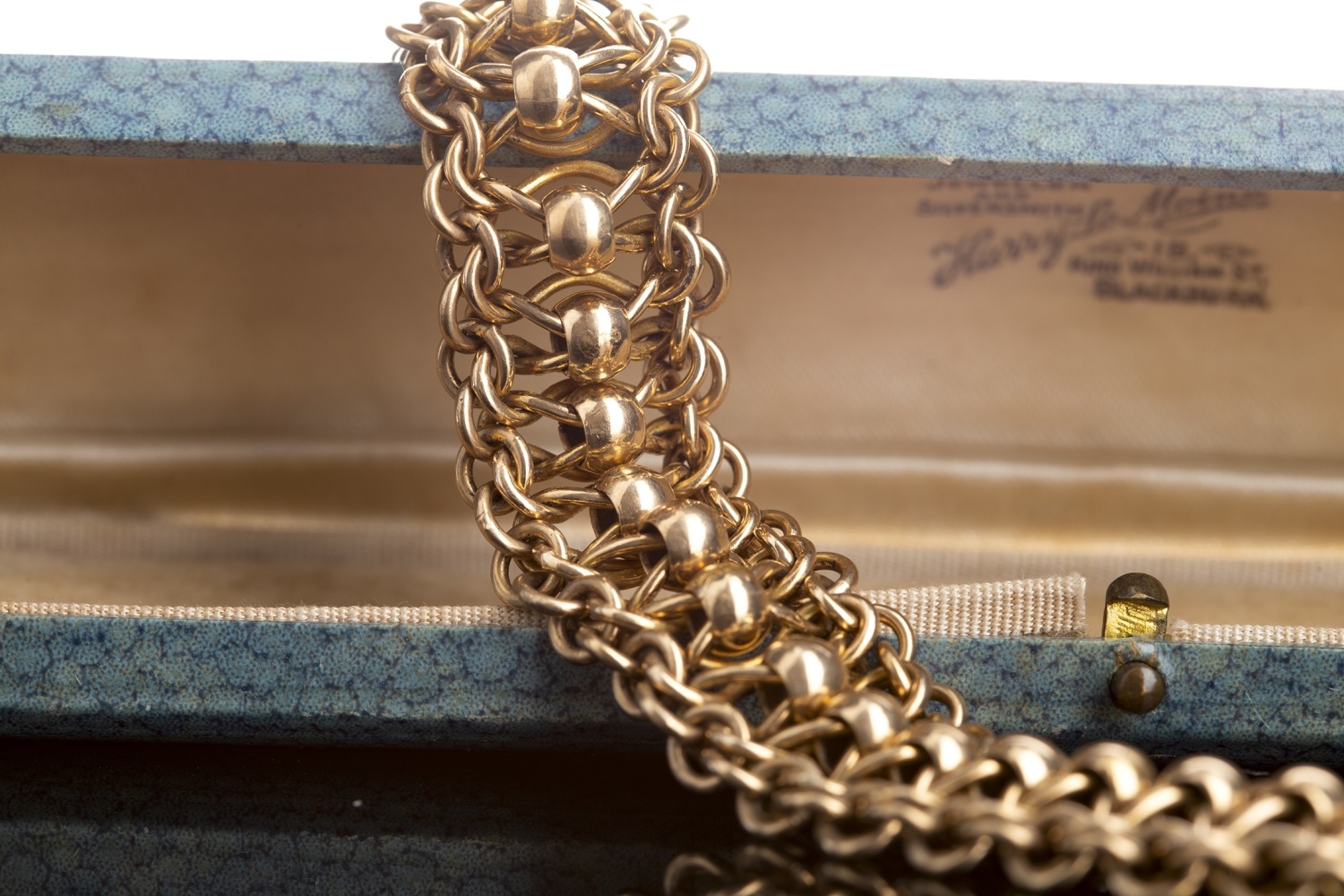 A GOLD BRACELET WITH SPHERES - Image 3 of 3