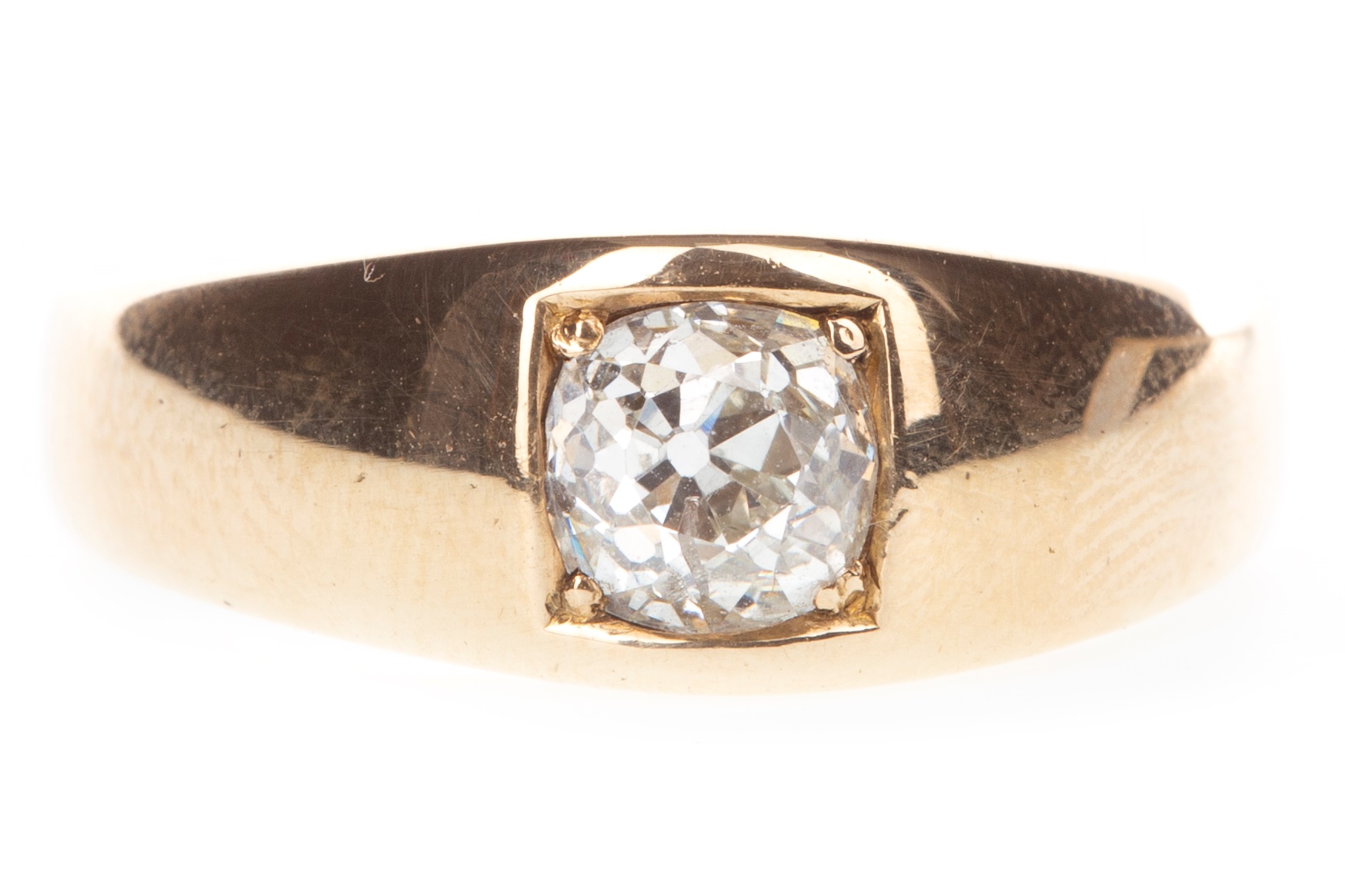 A GENTLEMAN'S DIAMOND SET RING