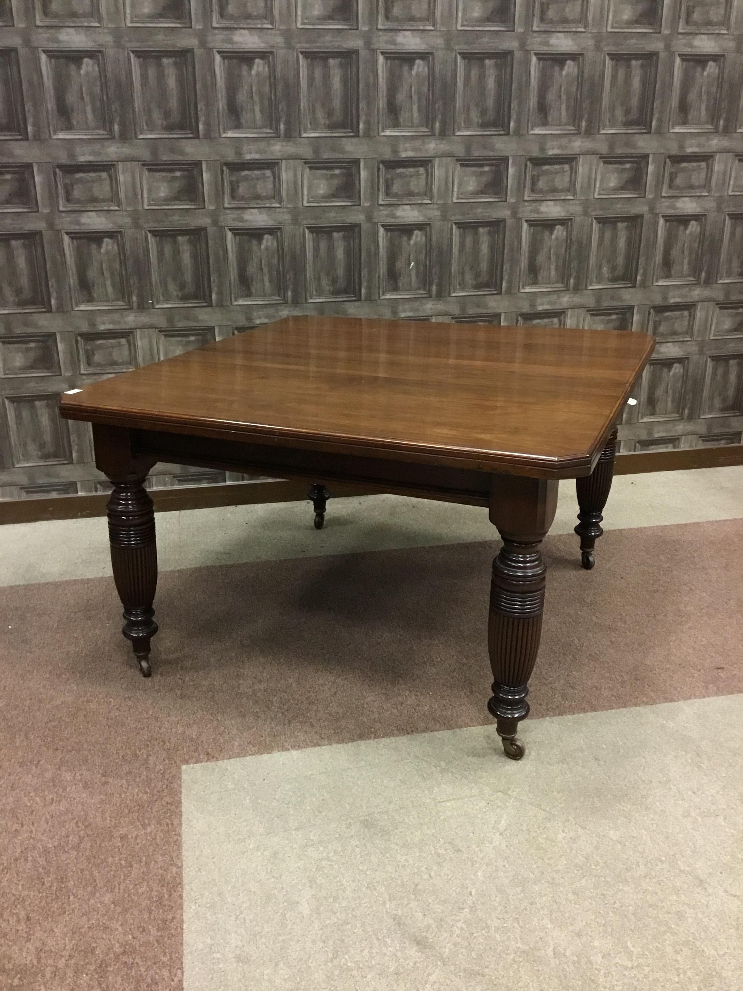 A VICTORIAN WALNUT DINING TABLE