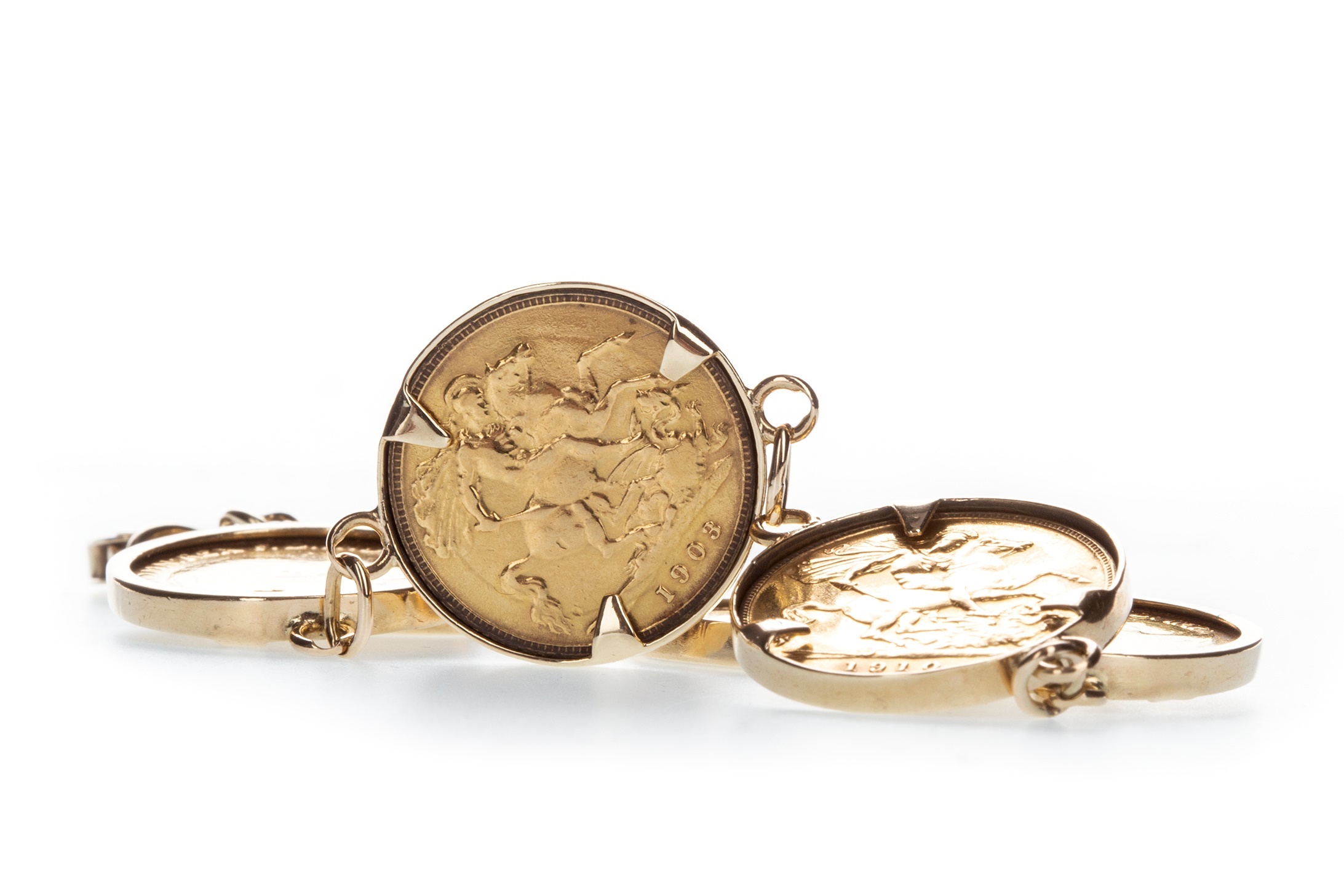 A GOLD HALF SOVEREIGN BRACELET