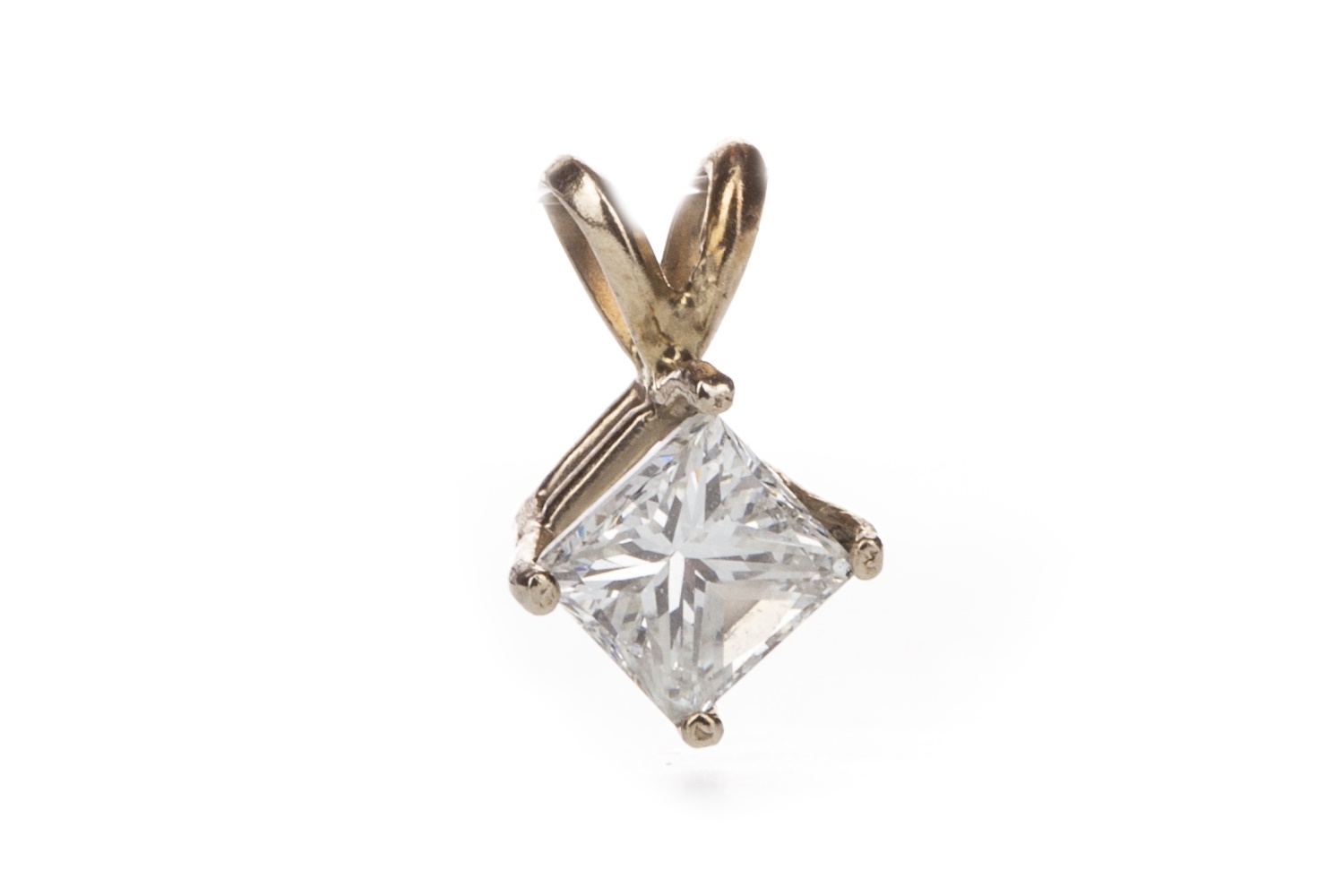 A DIAMOND SINGLE STONE PENDANT