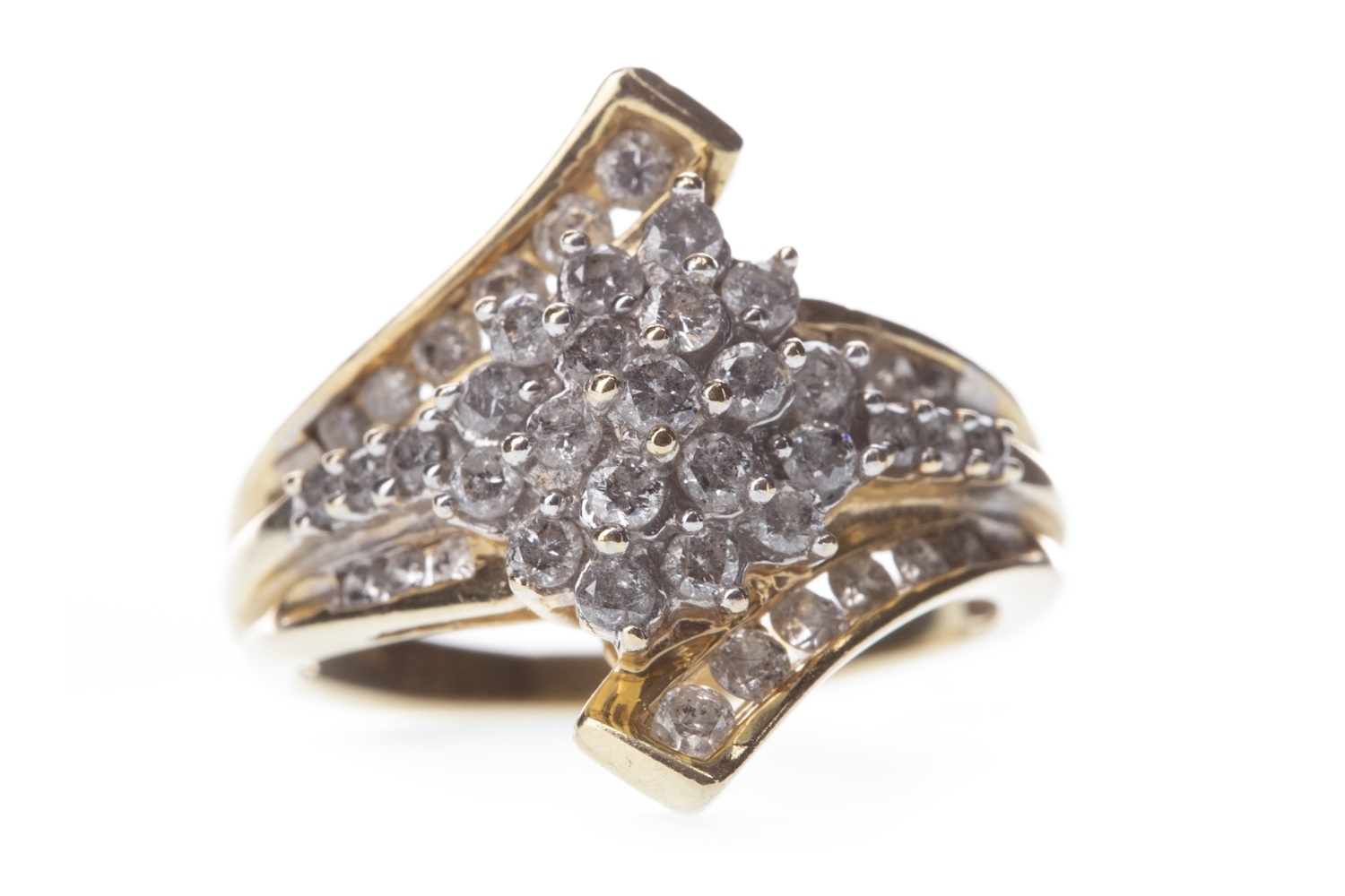 A DIAMOND CLUSTER RING - Image 2 of 2