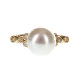 A SOUTH SEA PEARL AND DIAMOND RING