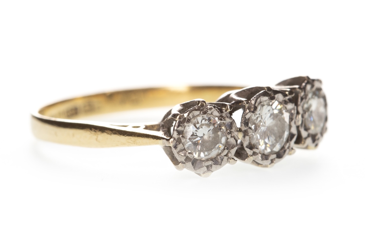 A DIAMOND THREE STONE RING - Image 2 of 2