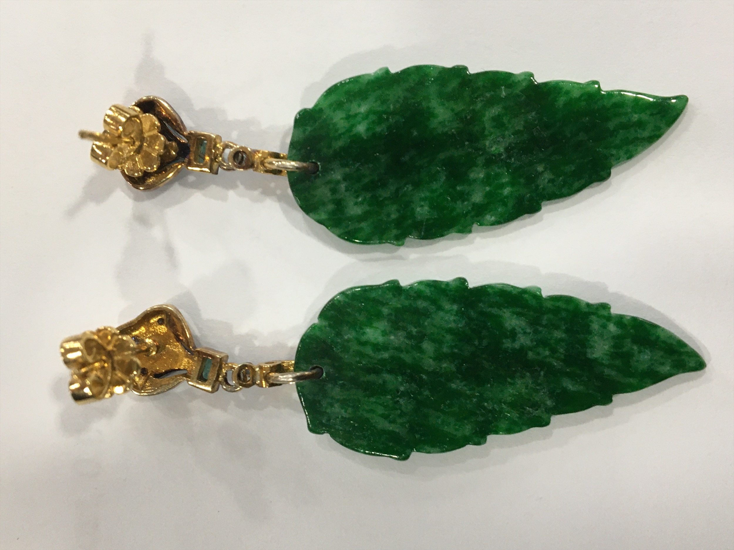 A PAIR OF JADE AND DIAMOND EARRINGS - Image 3 of 3