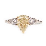 A YELLOW AND WHITE DIAMOND RING