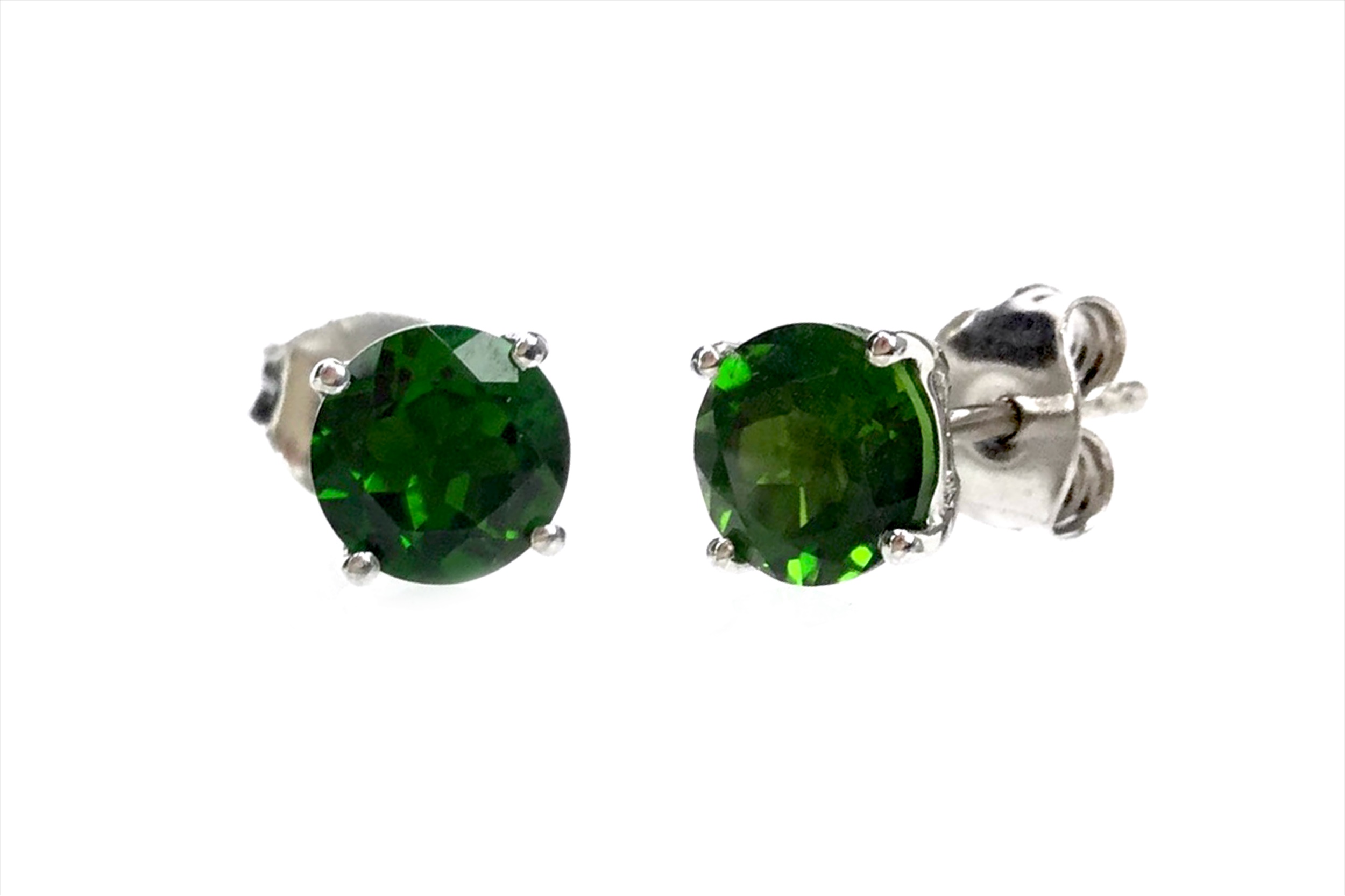 A PAIR OF DIOPSIDE STUD EARRINGS