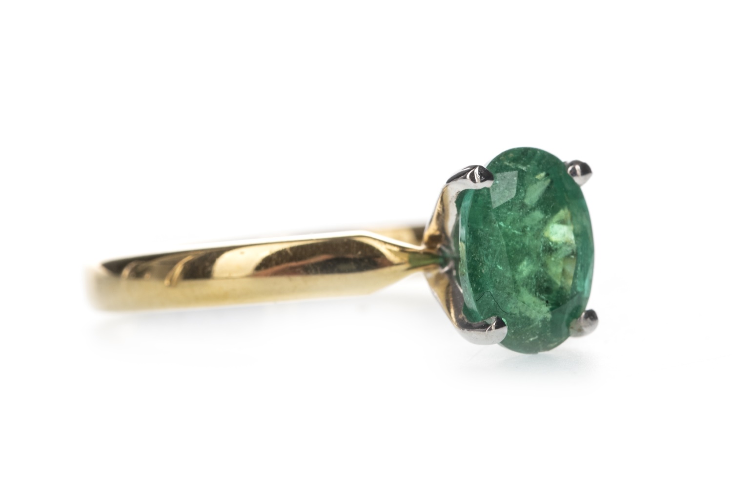 AN EMERALD SOLITAIRE RING - Image 2 of 2