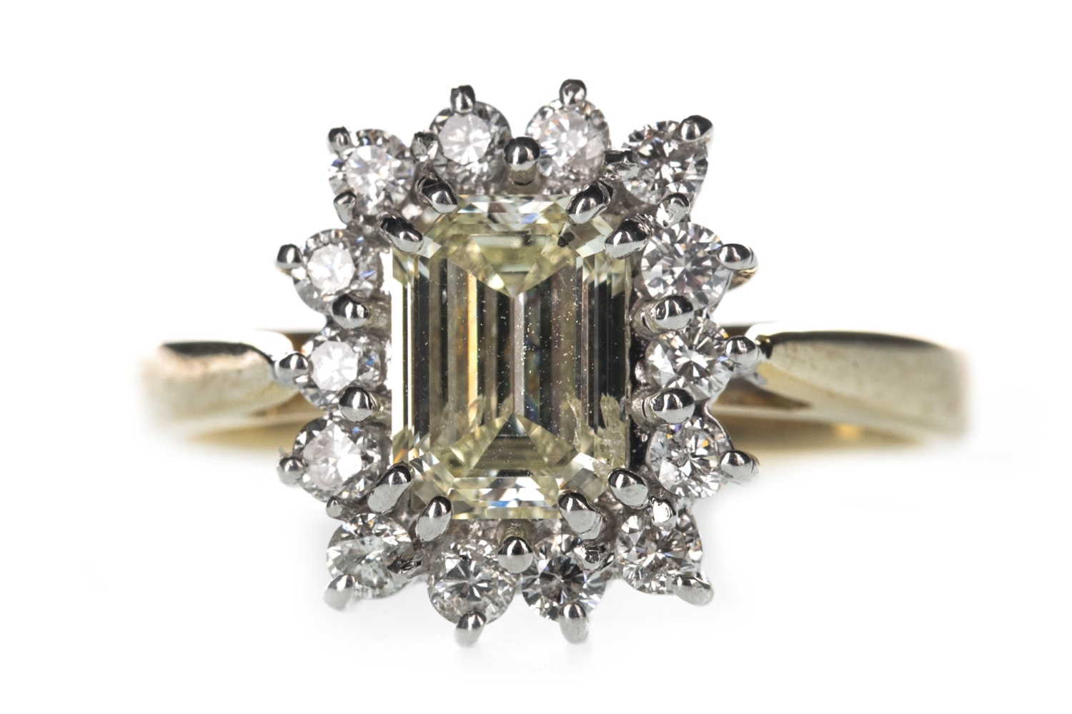 A YELLOW DIAMOND CLUSTER RING