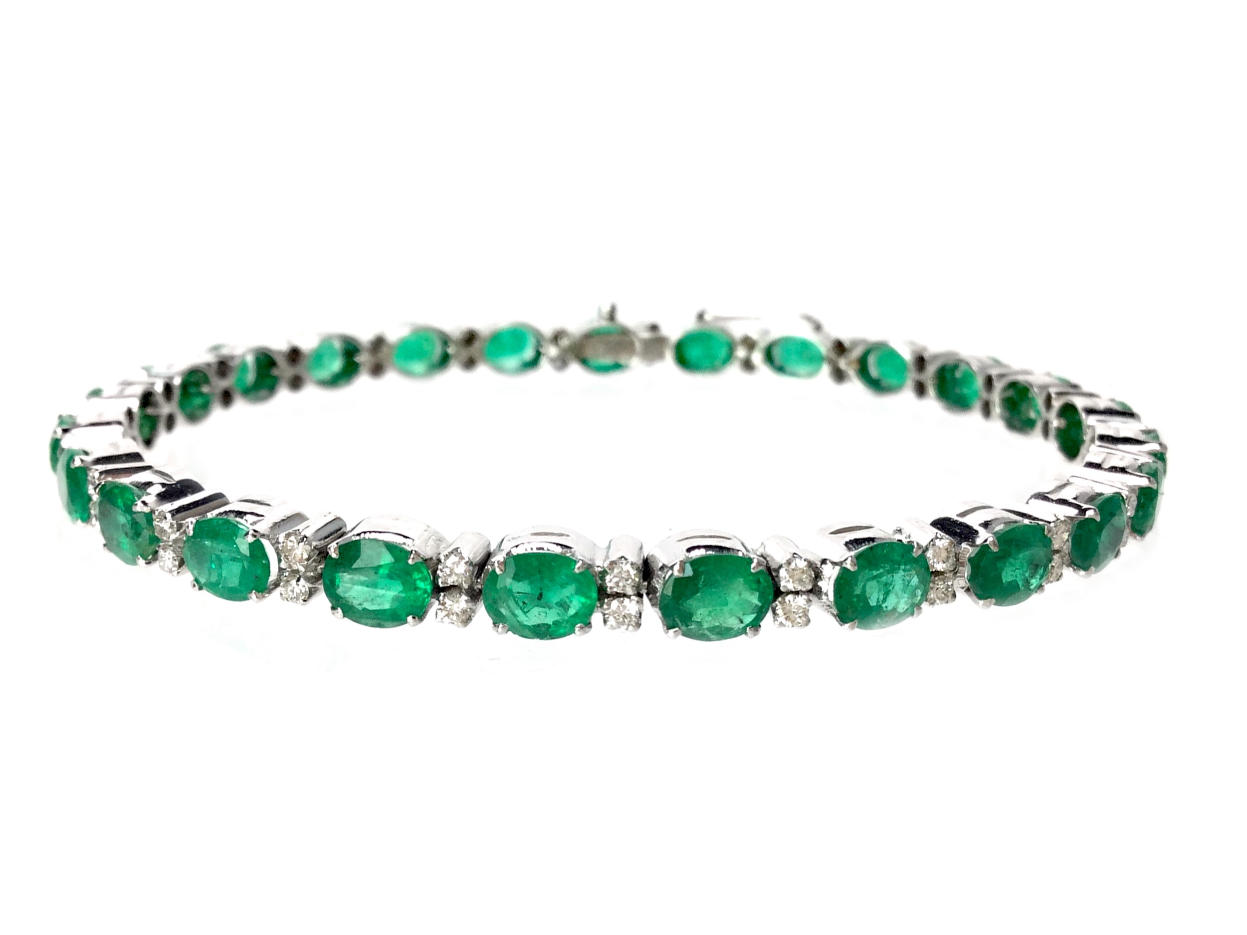 AN EMERALD AND DIAMOND BRACELET