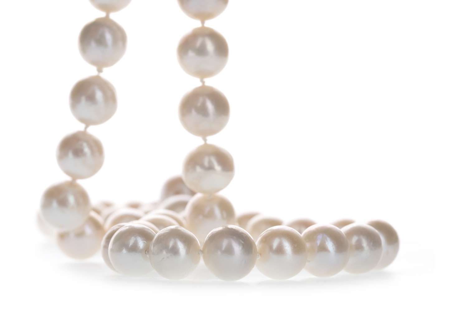 A PEARL NECKLACE - Image 2 of 2