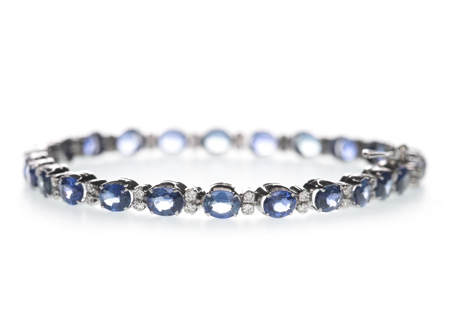 A SAPPHIRE AND DIAMOND BRACELET