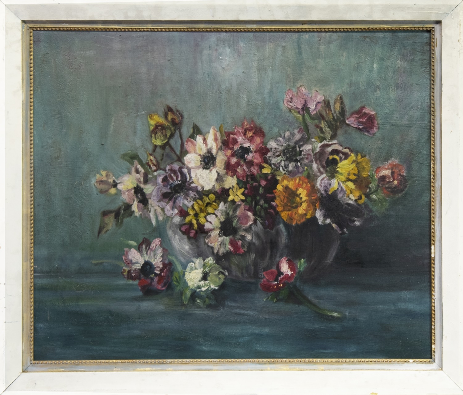 FLORAL STILL LIFE, AN OIL BY MARY C DAVIDSON