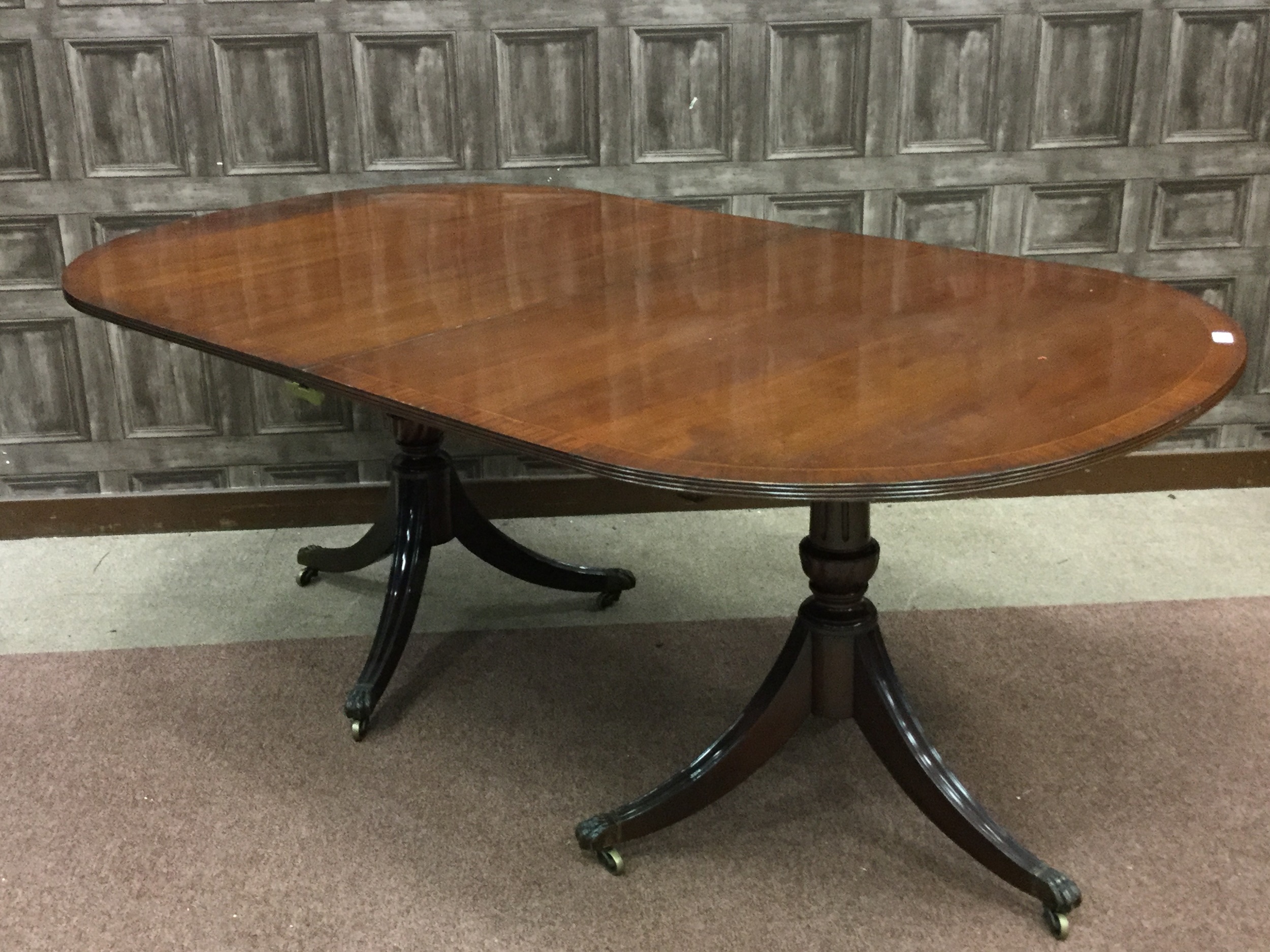 A MAHOGANY DINING ROOM SUITE - Image 2 of 3