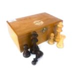 A MODERN FRENCH 'STAUNTON' TYPE CHESS SET