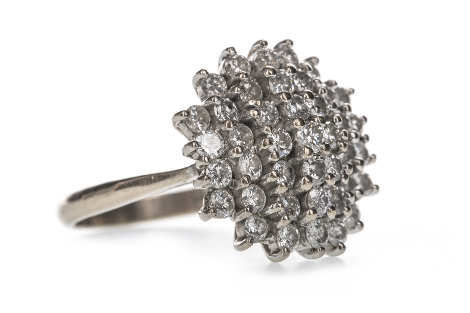 A DIAMOND CLUSTER RING - Image 2 of 2