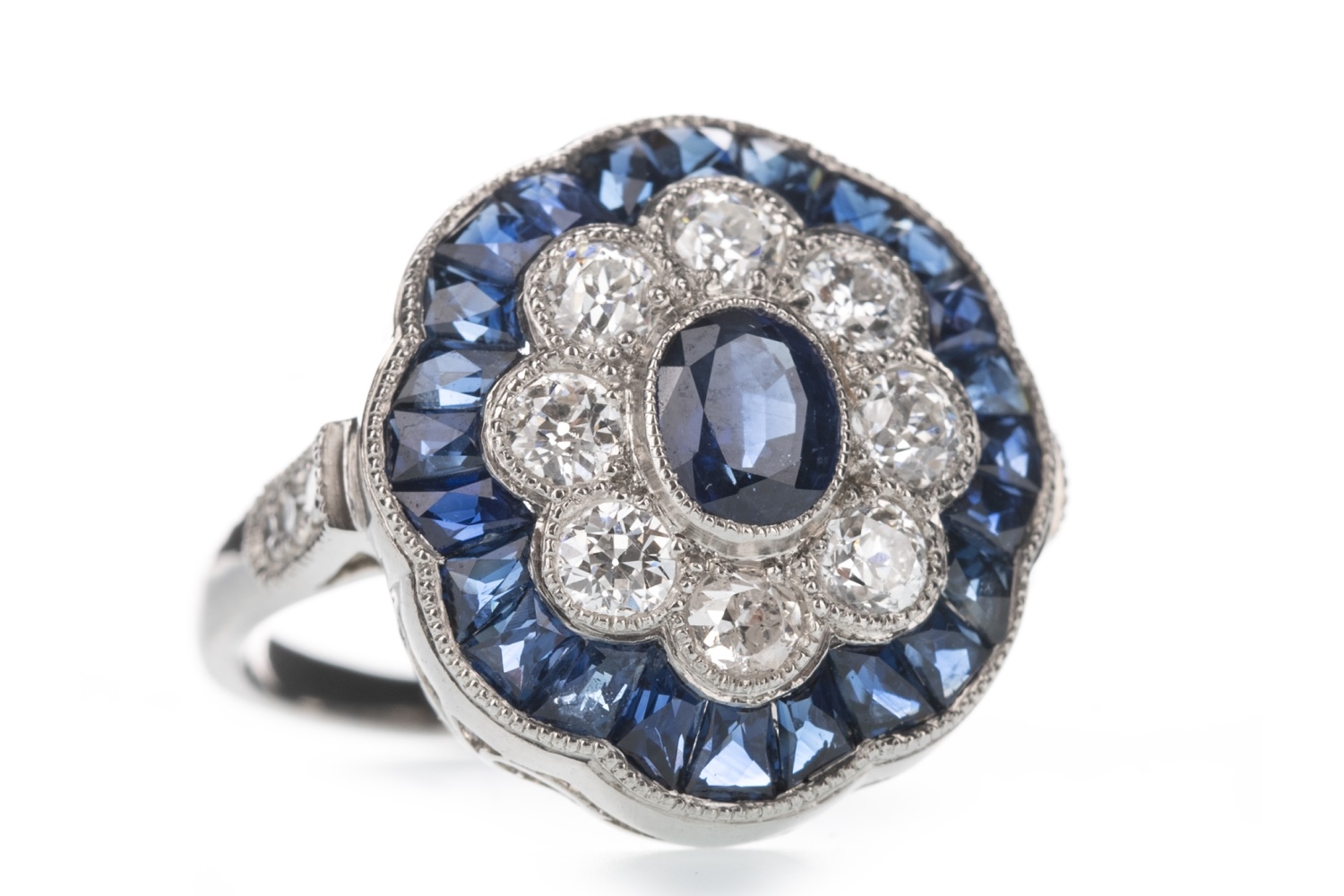 A SAPPHIRE AND DIAMOND RING