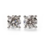 A PAIR OF DIAMOND STUD EARRINGS