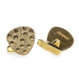 A PAIR OF 1960'S GOLD CUFFLINKS