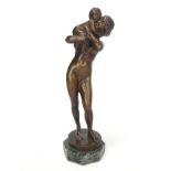 AN EARLY 20TH CENTURY BRONZE FIGURE GROUP OF A MOTHER AND CHILD