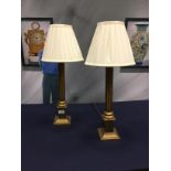 A PAIR OF BRASS COLUMN TABLE LAMPS