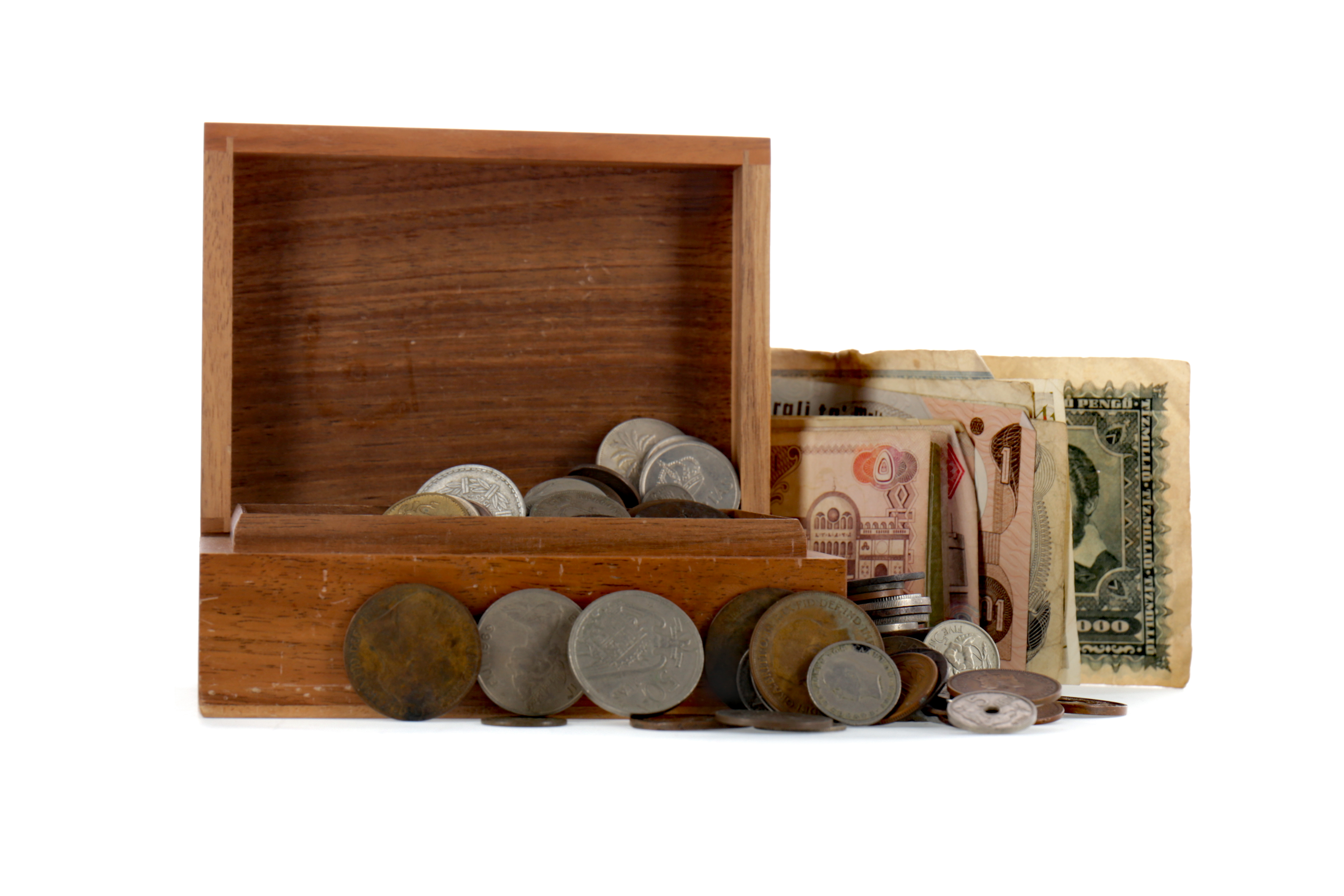 A COLLECTION OF WORLD COINS AND BANKNOTES
