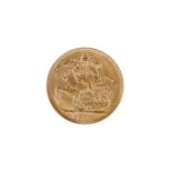 A GEORGE V (1910 - 1936) GOLD SOVEREIGN DATED 1915