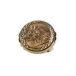 A GEORGE V (1910 - 1936) GOLD SOVEREIGN RING DATED 1913