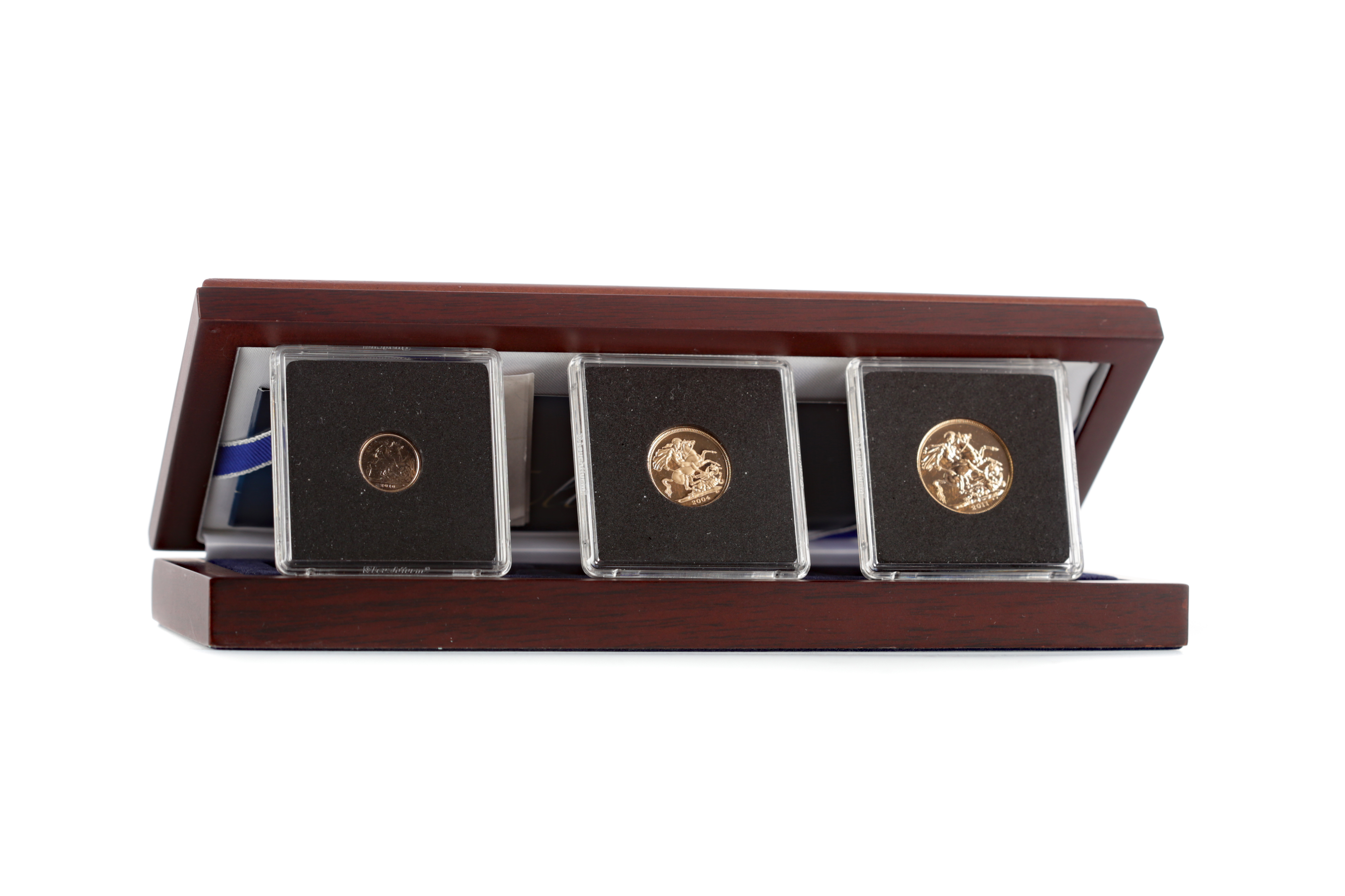 AN ELIZABETH II (1952 - PRESENT) GOLD THREE COIN SET