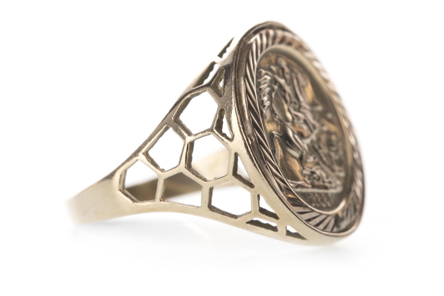 A GOLD SIGNET RING - Image 2 of 2