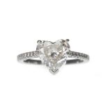 A HEART SHAPED DIAMOND DRESS RING