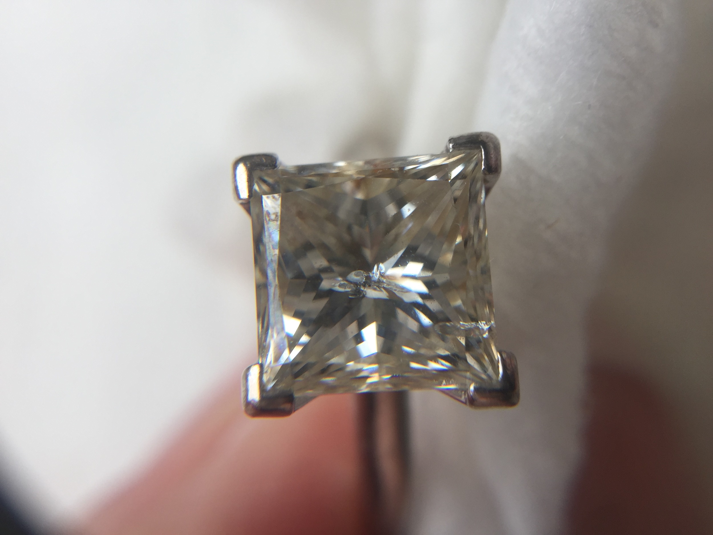 AN IMPRESSIVE DIAMOND SOLITAIRE RING - Image 9 of 9