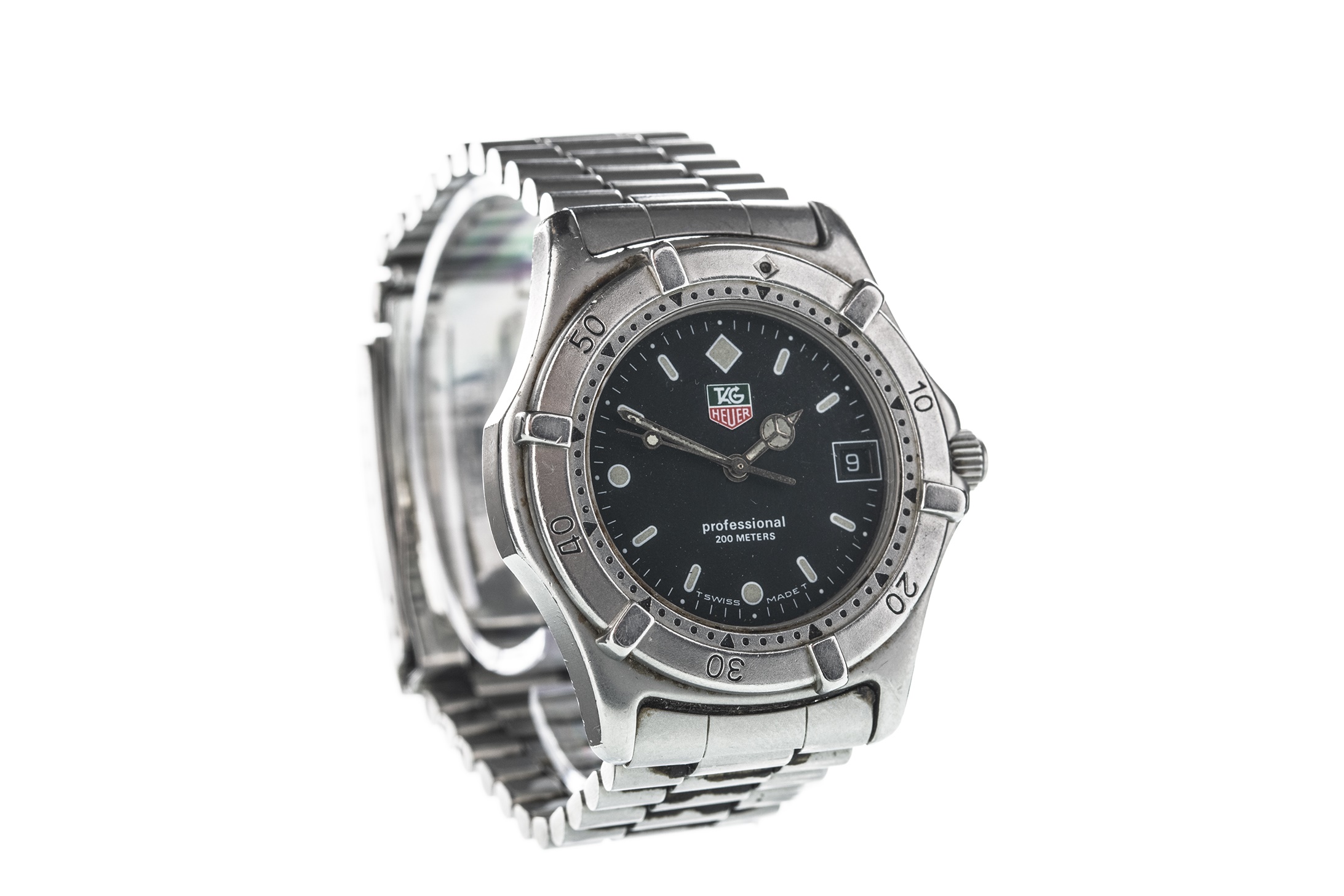 A GENTLEMAN'S TAG HEUER PROFESSIONAL STAINLESS STEEL QUARTZ WRIST WATCH