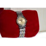 A LADY'S OMEGA DE VILLE STAINLESS STEEL QUARTZ WRIST WATCH