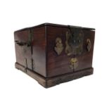 A LATE 19TH CENTURY CHINESE TRAVELLING CASE