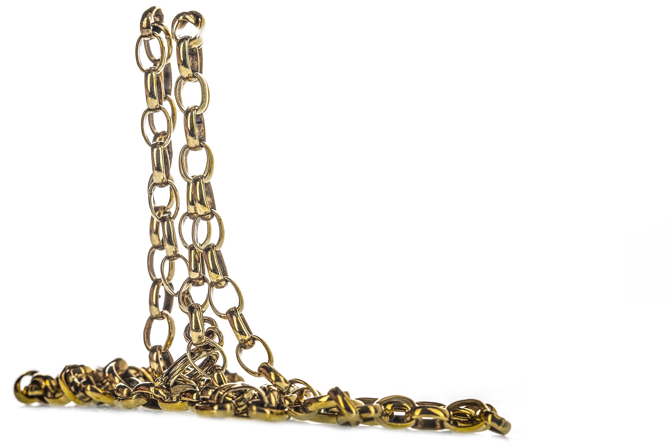 A GOLD CHAIN