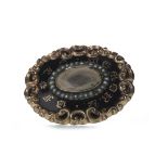 A VICTORIAN MOURNING BROOCH