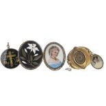 A MOURNING BROOCH, PORTRAIT PENDANTS AND OTHER JEWELLERY