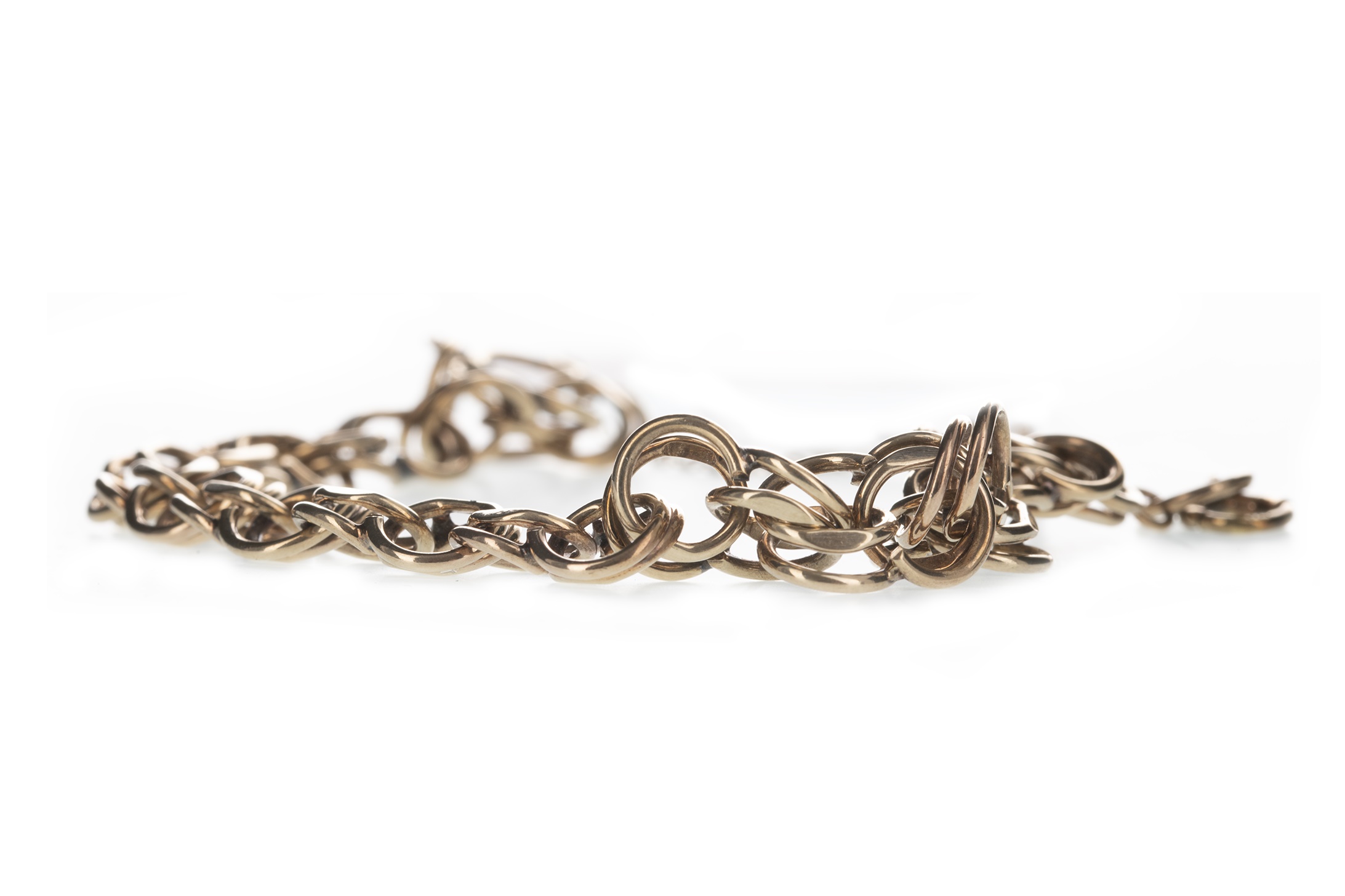 A GOLD BRACELET - Image 2 of 2