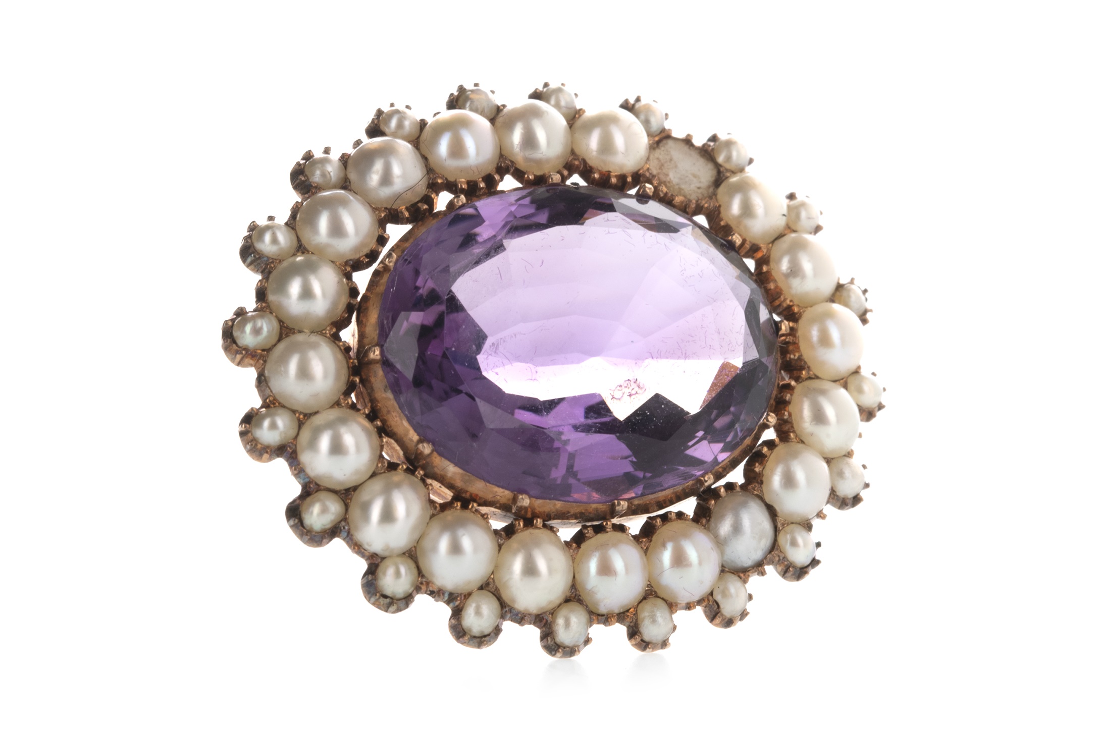 A PURPLE GEM SET AND PEARL BROOCH