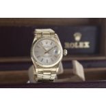 A UNISEX ROLEX OYSTER PERPETUAL DATEJUST EIGHTEEN CARAT GOLD AUTOMATIC WRIST WATCH