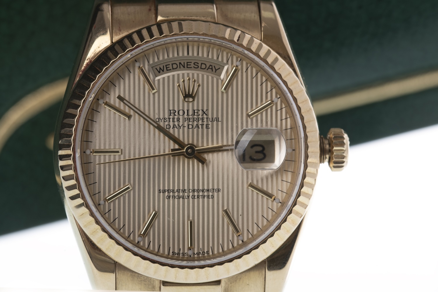 A GENTLEMAN'S ROLEX OYSTER PERPETUAL DAY DATE EIGHTEEN CARAT GOLD AUTOMATIC WRIST WATCH - Image 2 of 4