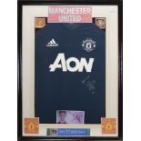 A SIGNED MANCHESTER UNITED FOOTBALL CLUB JERSEY