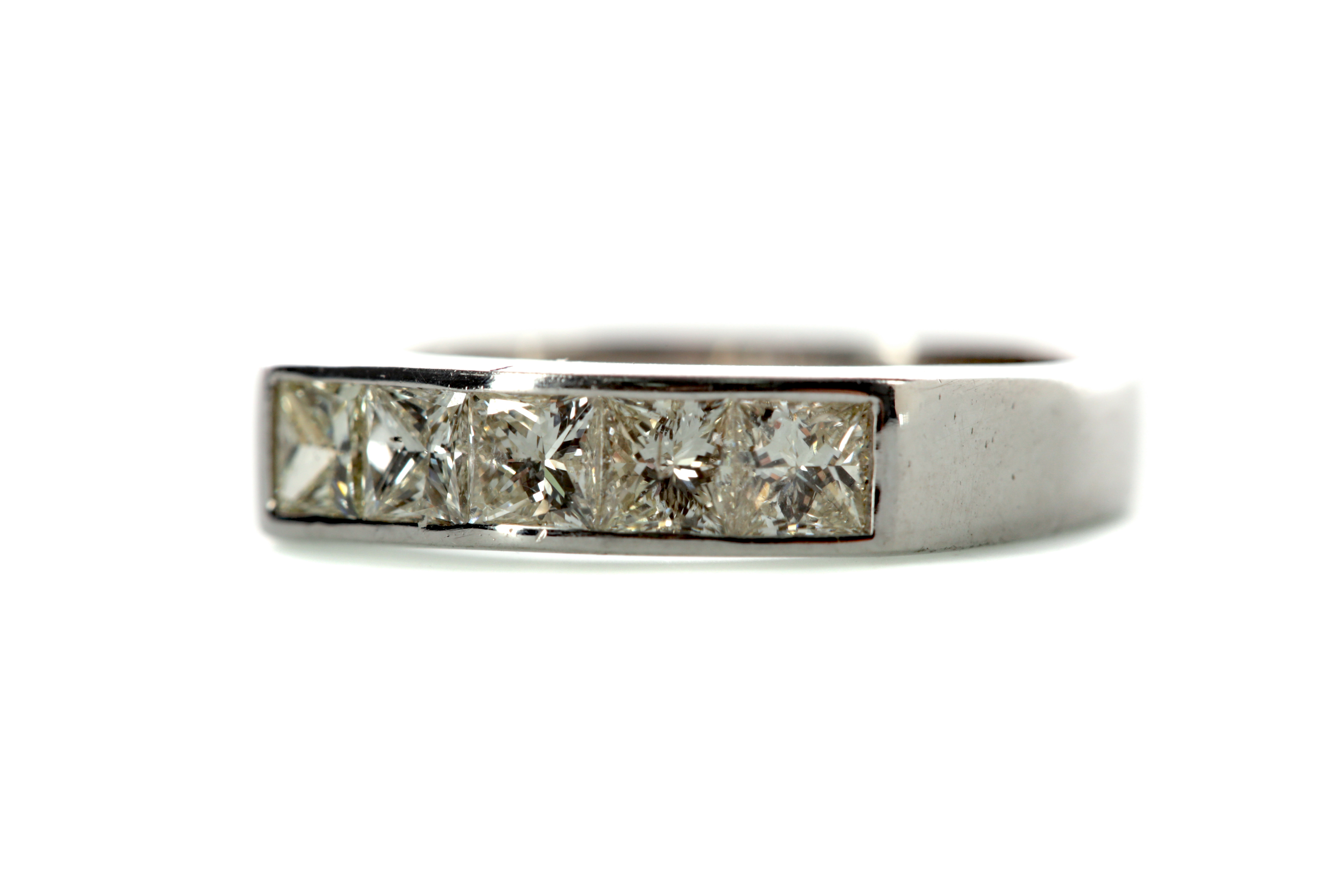 A DIAMOND FIVE STONE RING - Image 2 of 2