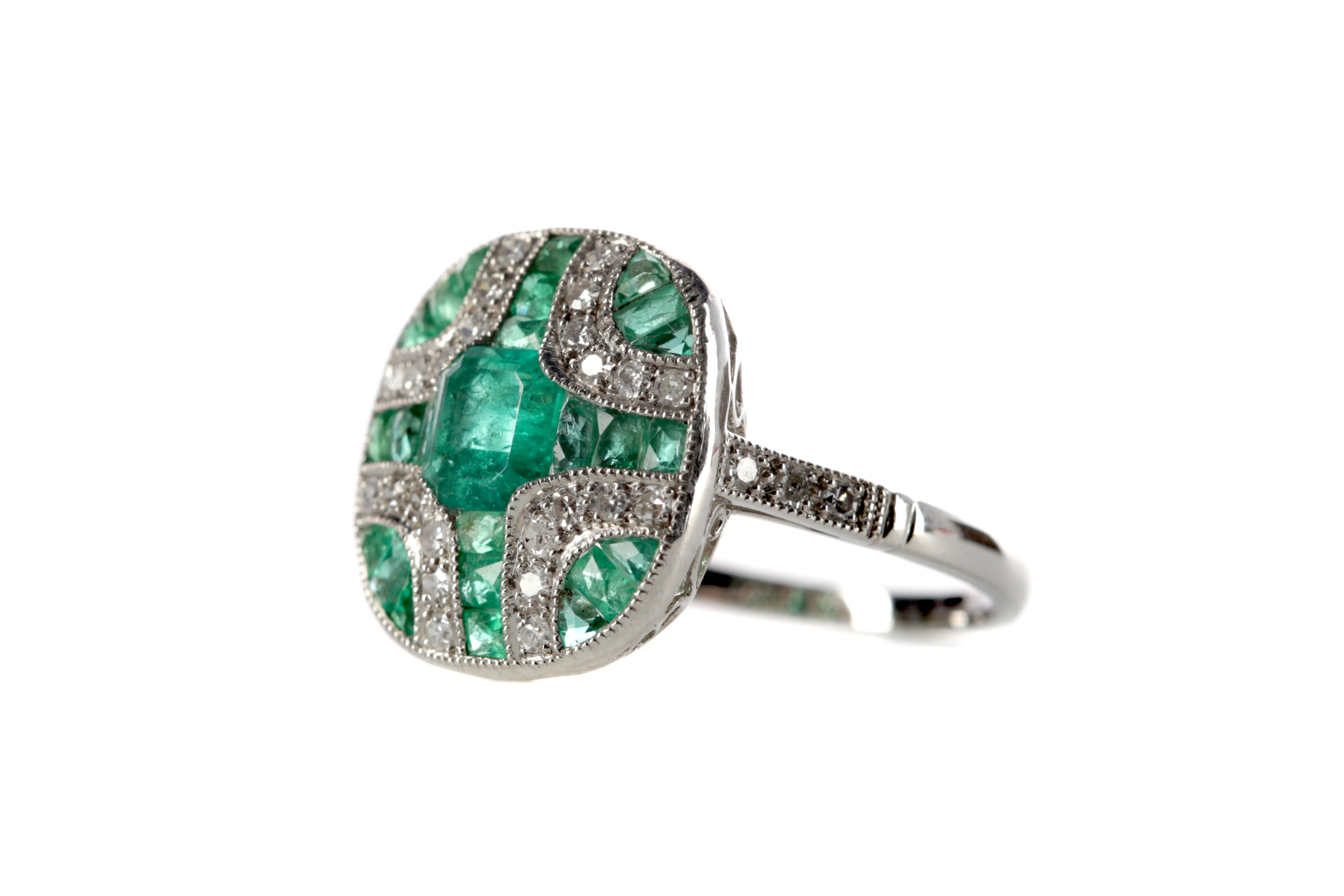 AN EMERALD AND DIAMOND RING - Image 2 of 2