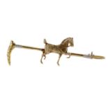 A HORSE AND RIDING CROP BAR BROOCH