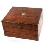 A VICTORIAN AMBOYNA AND INLAID WRITING BOX, THE FITTED INTERIOR WITH FOLD OVER SLOPE, 33CM L