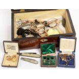 MISCELLANEOUS VICTORIAN AND LATER BYGONES AND JEWELLERY, TO INCLUDE WIRE FRAMED AND TORTOISESHELL